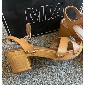 MIA sandal wedges women’s size 10 NWB